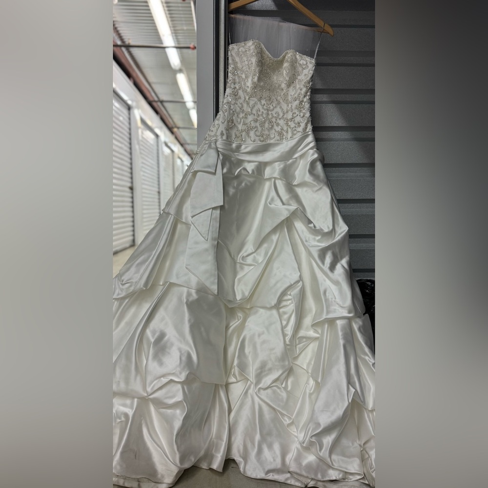Maggie Sottero wedding dress with certificate of authenticity